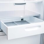 Jak rozebrać szufladę w lodówce Beko – szybka instrukcja Jak rozebrać szufladę w lodówce beko