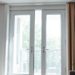 Jak wyregulować drzwi balkonowe i uniknąć problemów z zamykaniem Jak wyregulować drzwi balkonowe